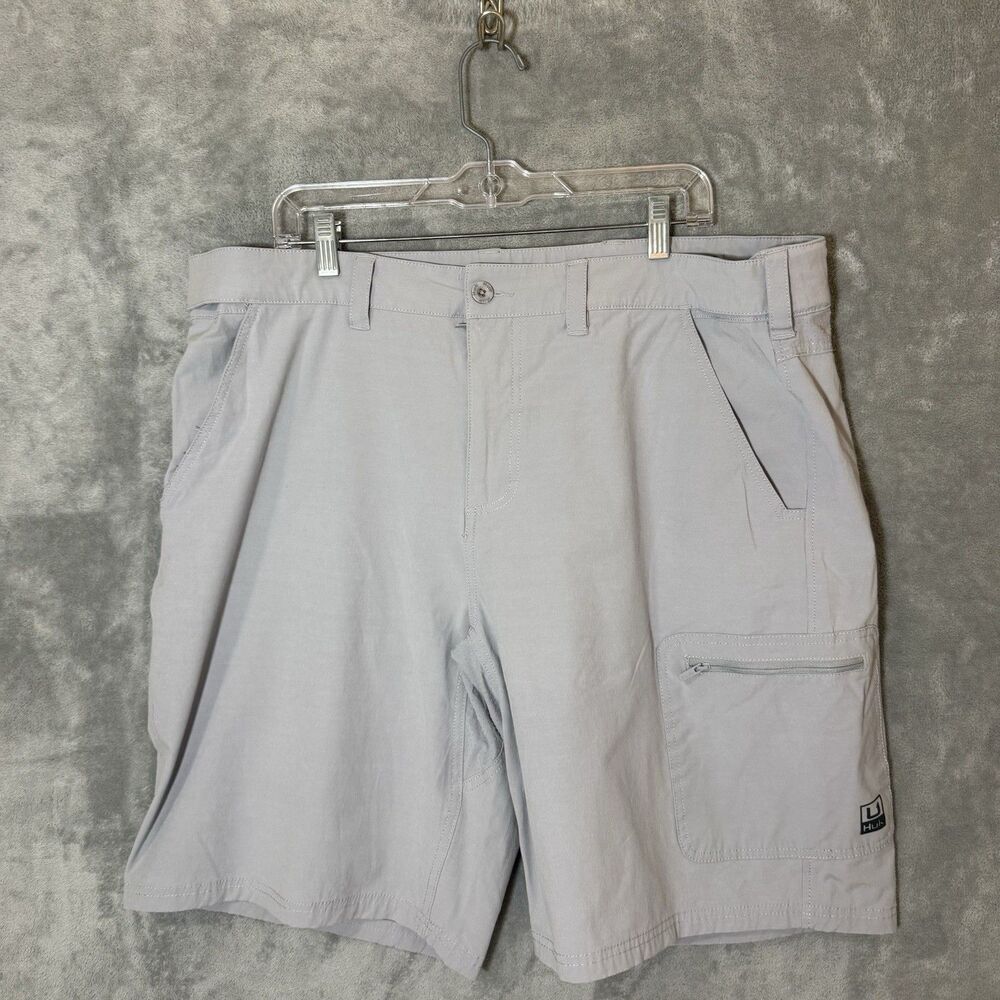 Huk Shorts Mens XXL Gray Performance Fishing Zip Pocket Outdoor Cargo Hybrid